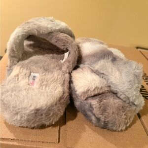 Flirtitude Active Furry Slippers in Cream